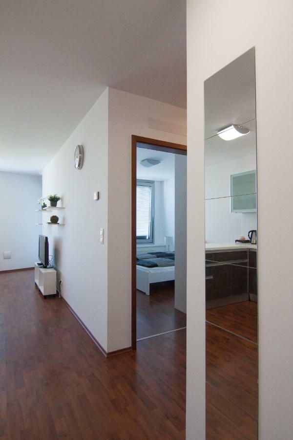 Juls Apartment Next To Football And Hockey Stadium Bratislava Buitenkant foto