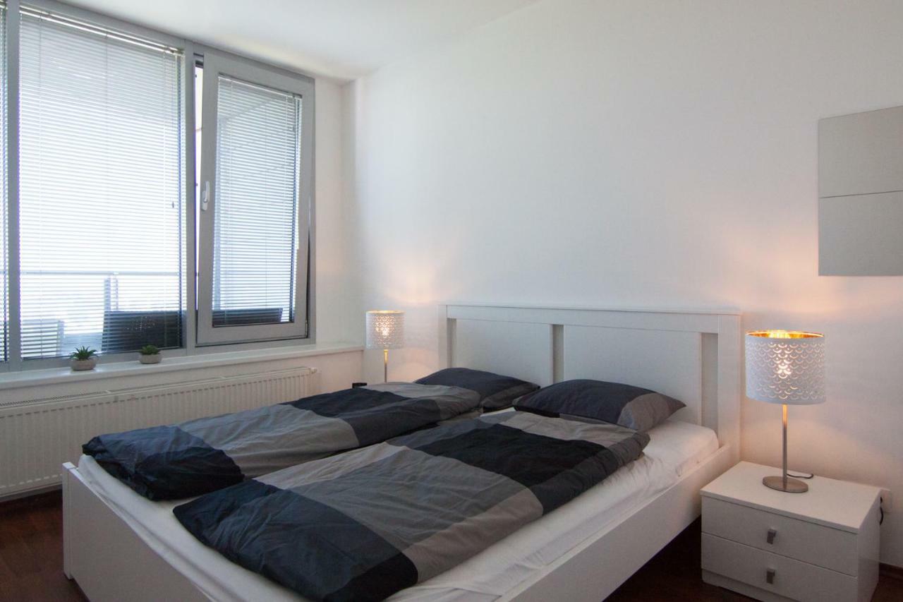 Juls Apartment Next To Football And Hockey Stadium Bratislava Buitenkant foto